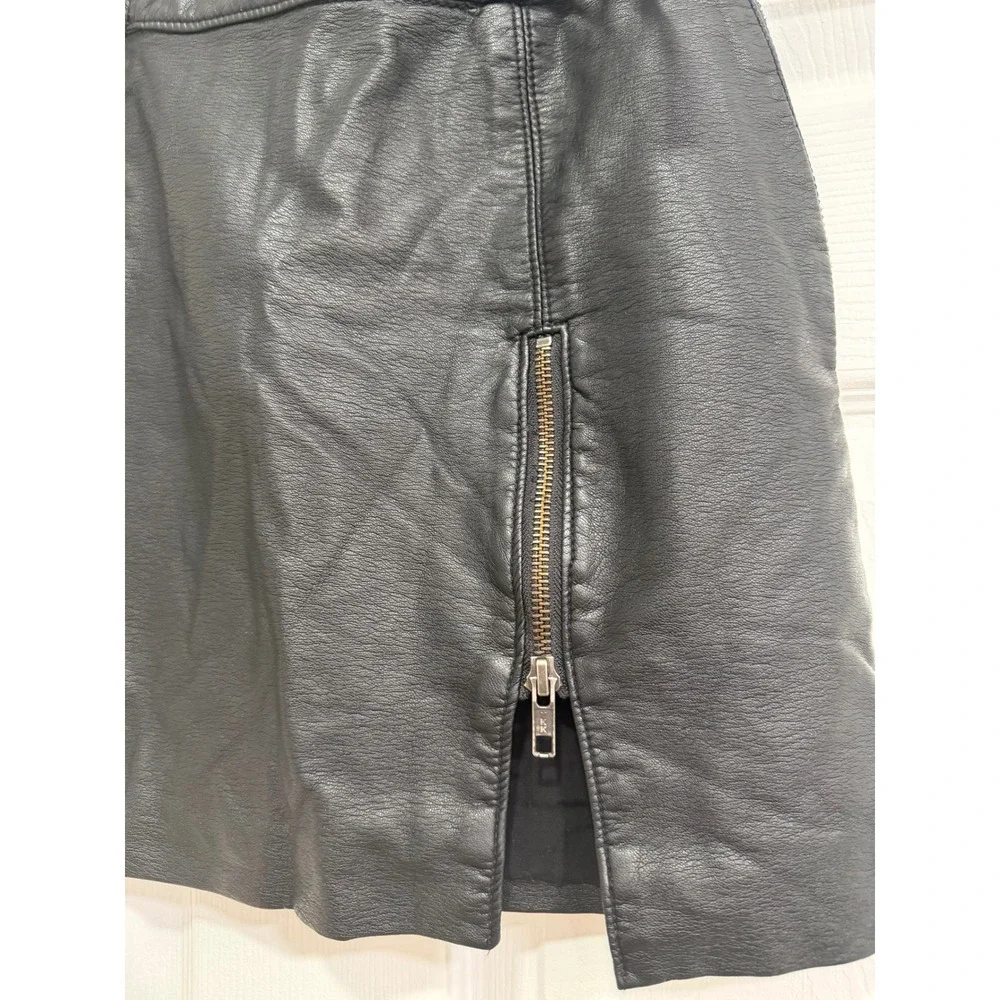 Free People Black Faux Leather Belted Mini‎ Skirt Size 2 Moto Style
